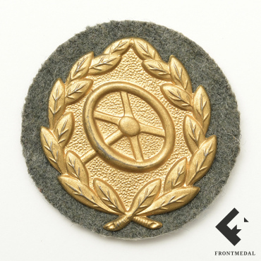 Знак Военный водитель 1-й степени (в золоте) на подложке для пехоты