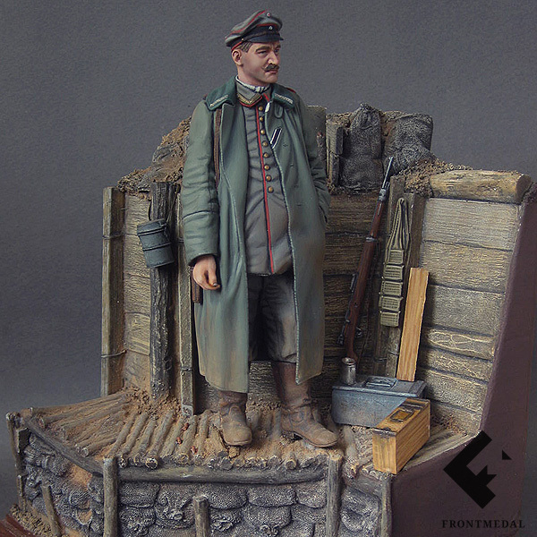 Прусский офицер в окопах на передовой (Бельгия, 1916)