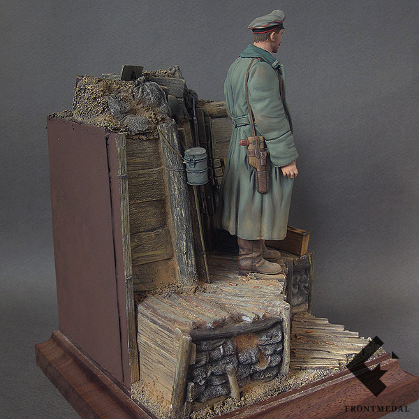Прусский офицер в окопах на передовой (Бельгия, 1916)