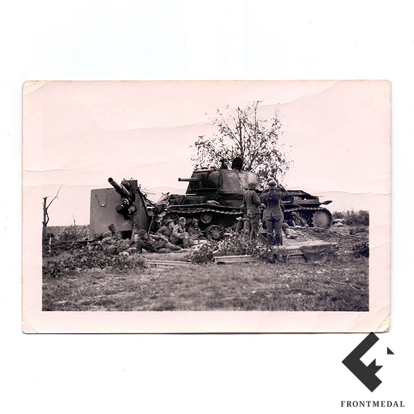 Фото с поле боя "Дуэль танка КВ1 и зенитного орудия Flak-88"