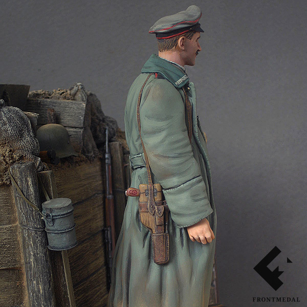 Прусский офицер в окопах на передовой (Бельгия, 1916)