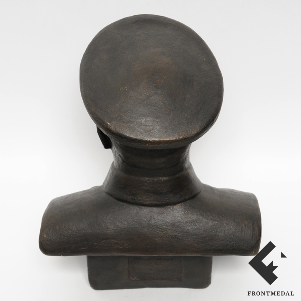 Бюст маршала К.Е. Ворошилова (Гжель, 1936 г.)