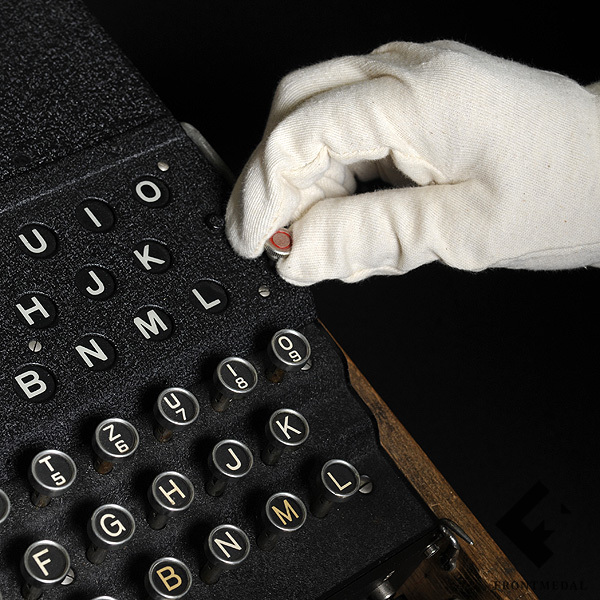 4-роторная шифровальная машина Энигма (ENIGMA)