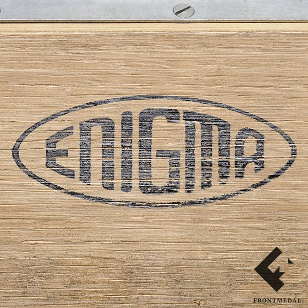 4-роторная шифровальная машина Энигма (ENIGMA), заводской номер: "10215", код производителя: "jla", год выпуска: 1944.