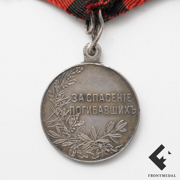 Крест "За военные заслуги" 5 ст. с мечами и венком в футляре