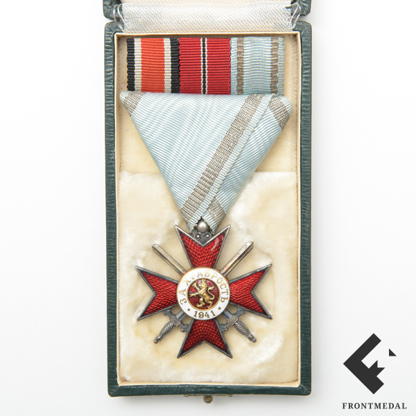 Крест "За храбрость" обр. 1941 г. в футляре с полевой планкой