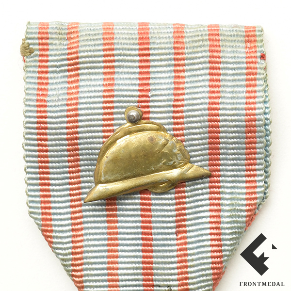 ������� ���� ������� "����� �����" (Croix du combattant) � ������ � ����������� �������� ����� ��������