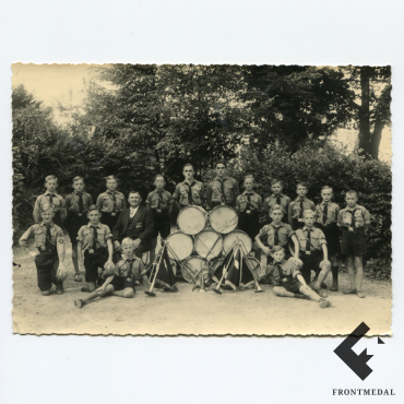 Групповое фото мальчиков из музыкального оркестра Гитлерюгенд СС