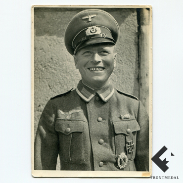 Фото-портрет счастливого унтер офицера пехоты Вермахта с наградами