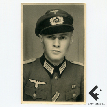 Фото-портрет офицера пехоты Вермахта в "мягкой" фуражке