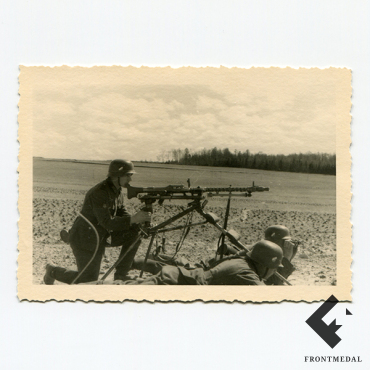 Пехота Вермахта - расчет пулемета MG34 на стрельбах