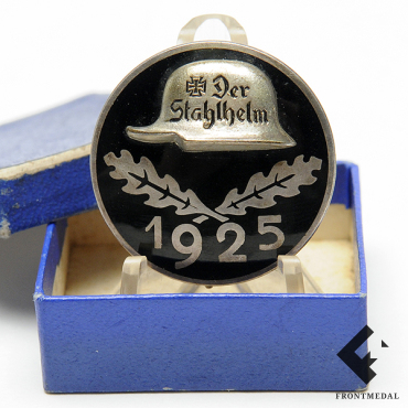 Знак организации Стальной шлем с датой "1925" в коробке