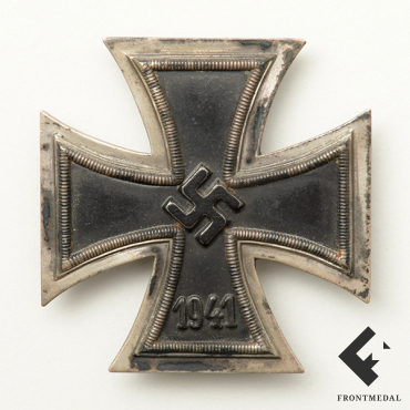 ������������ �������� ����� 1 ������ ������� 1939 ���� � ����� "1941" � �������� "FÜR RAUB UND MORD" (�� ������ � ��������) 