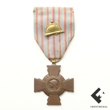 ������� ���� ������� "����� �����" (Croix du combattant) � ������ � ����������� �������� ����� ��������
