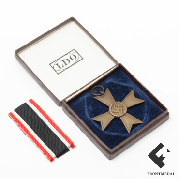 Крест за военные заслуги 2 класса без мечей в футляре LDO