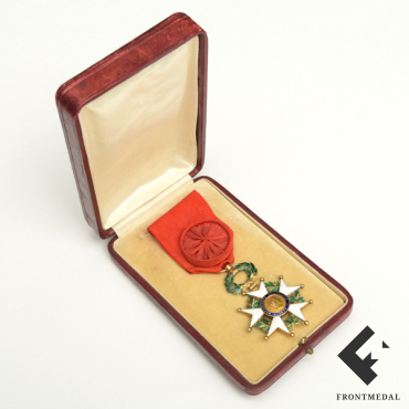 Офицерский крест ордена Почетного легиона 3 ст. в футляре, 1910-е гг.