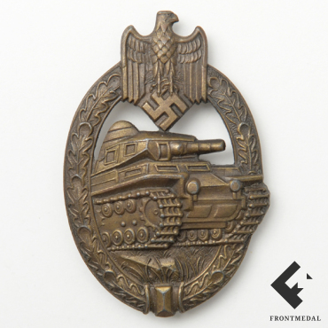 Знак За танковую атаку в бронзе (AS в треугольнике)