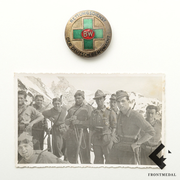 Служебный знак и фото горных спасателей BERGWACHT, 1939-45 гг.