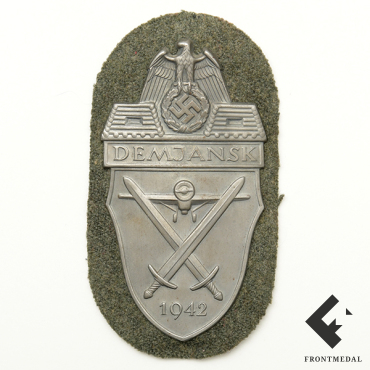 Демянский нарукавный щит на подложке Сухопутных сил, 1942 год