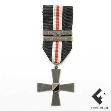 Крест 4-й дивизии с планками "Karjalan Kannas" и "Maaselan Kannas"