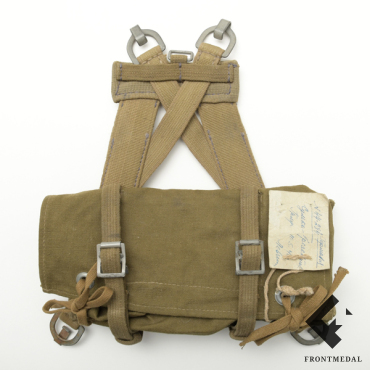 А-рама с сумкой из трофеев Красной армии (Германия, 1943 год)